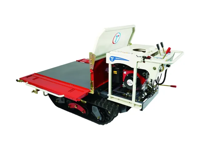 Transportador sobre orugas con plataforma de carga plana